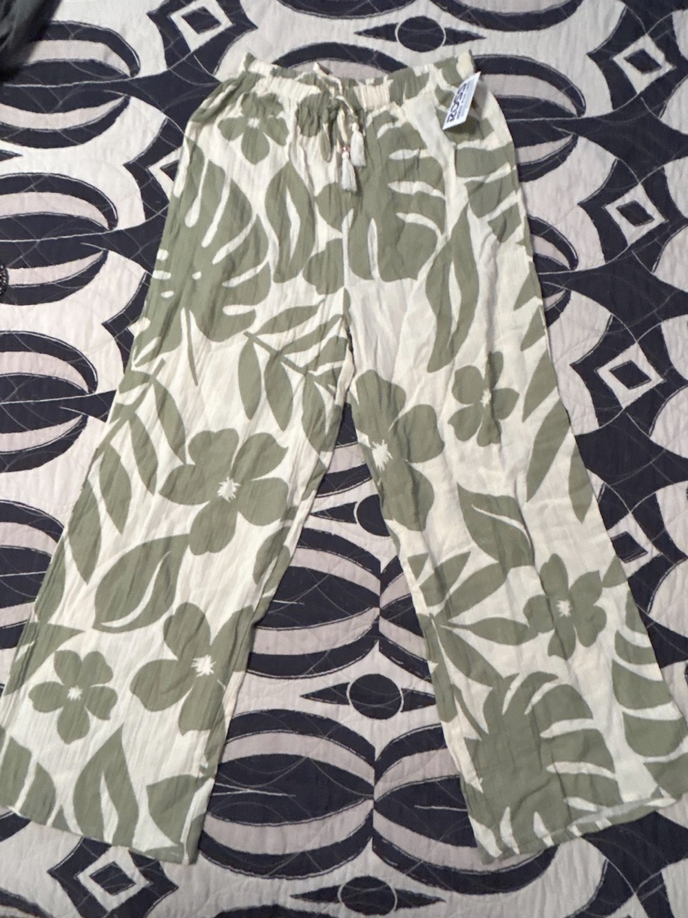 NWT SALTY LEMON Sage Green Tropical Wide Leg Beach Pants Coastal Boho Resort - Picture 3 of 10